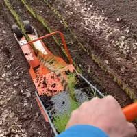 Paperpot transplanter